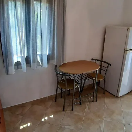 House Anna Houhlia