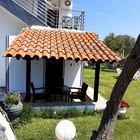 House Anna Houhlia شقة