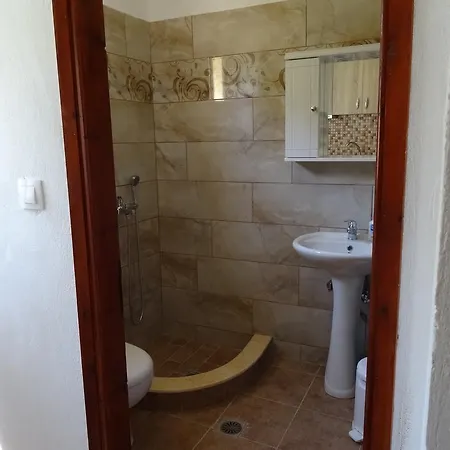 House Anna Houhlia شقة