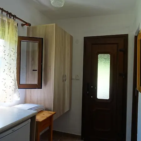 House Anna Houhlia شقة