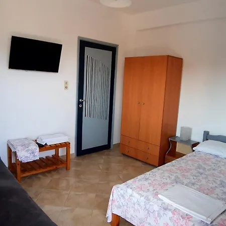 House Anna Houhlia
