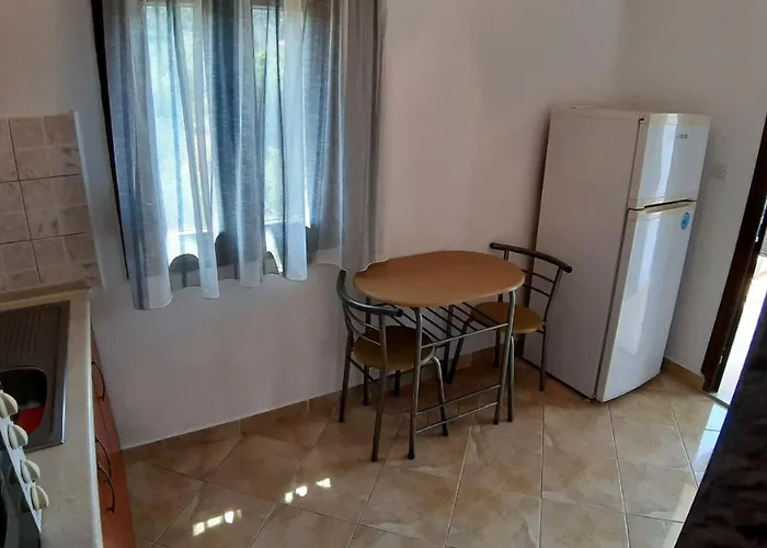 House Anna Houhlia